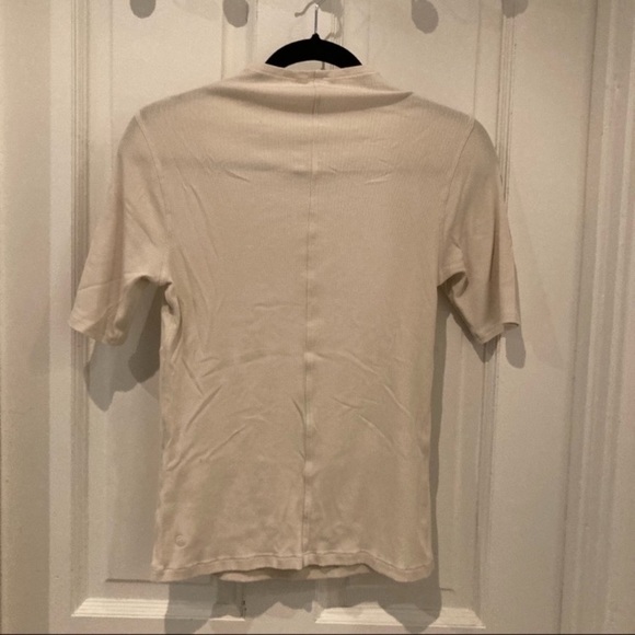 Lululemon Keyhole Shirt - Picture 5 of 7